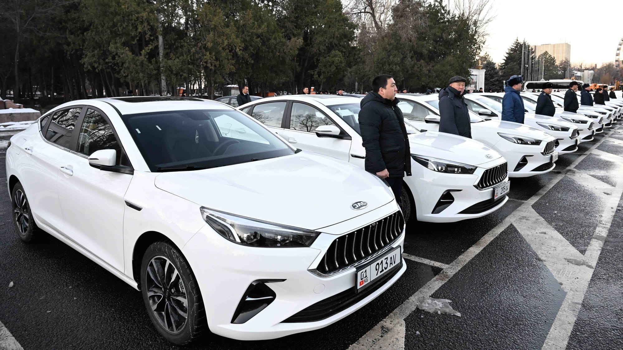 Судебному департаменту передали автомашины на 92.1 млн сомов