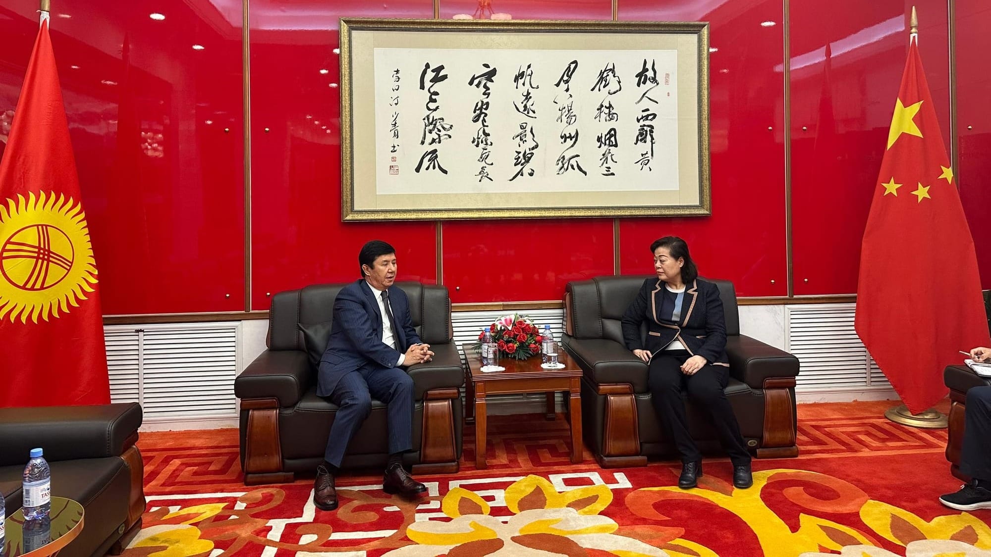 Китай готов упростить выдачу виз для некоторых бизнесменов из Кыргызстана