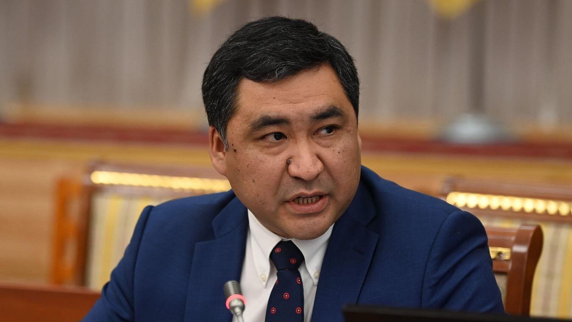 Глава Минэконома обещал уйти с должности, если граждане КР будут играть в казино