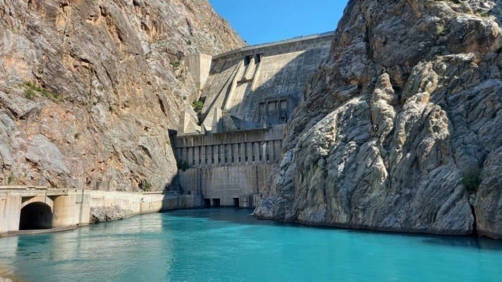 Объем воды в Токтогульском водохранилище уже ниже 8.5 млрд м³