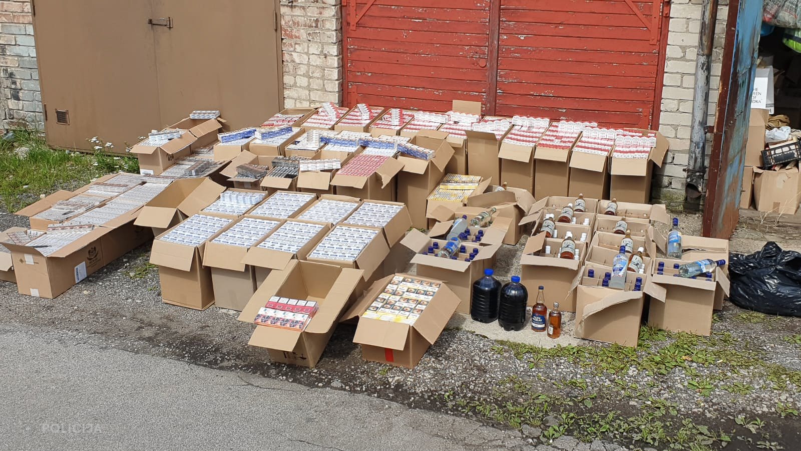 В России ужесточат наказание за контрабанду спиртного и табака из стран ЕАЭС