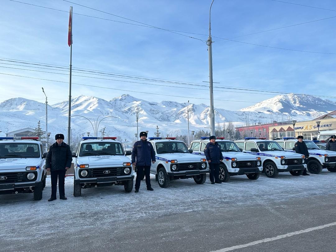 МВД КР передало 10 новых автомобилей «Нива» УВД Нарынской области