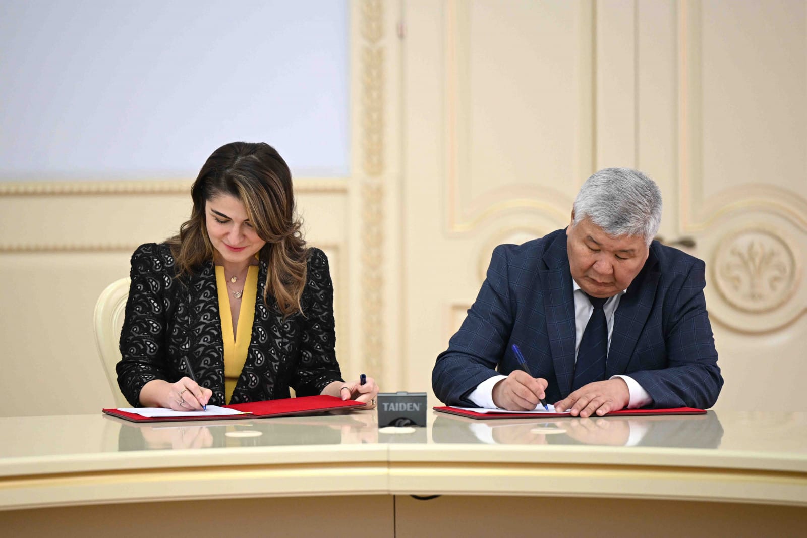 Глава кабмина встретился с вице-руководителем ЕБРР – подписали новый меморандум