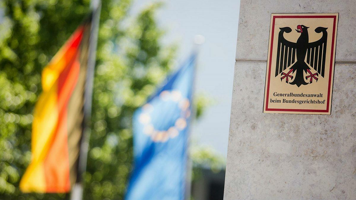 Гражданина ФРГ и России обвинили в нарушении санкций — он поставлял в РФ электронные компоненты через КР