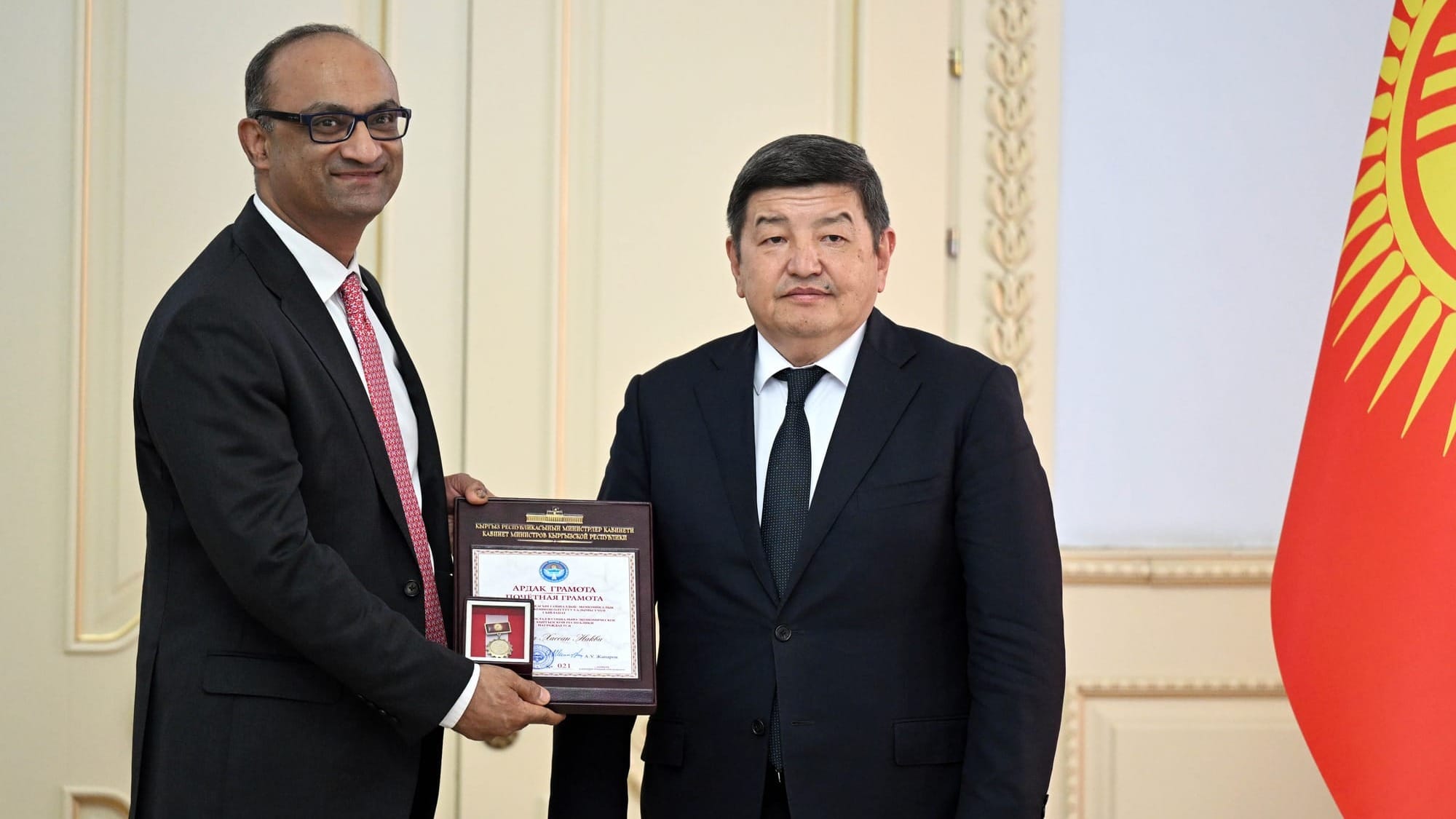 Акылбек Жапаров обсудил строительство Камбар-Аты-1 со Всемирным банком