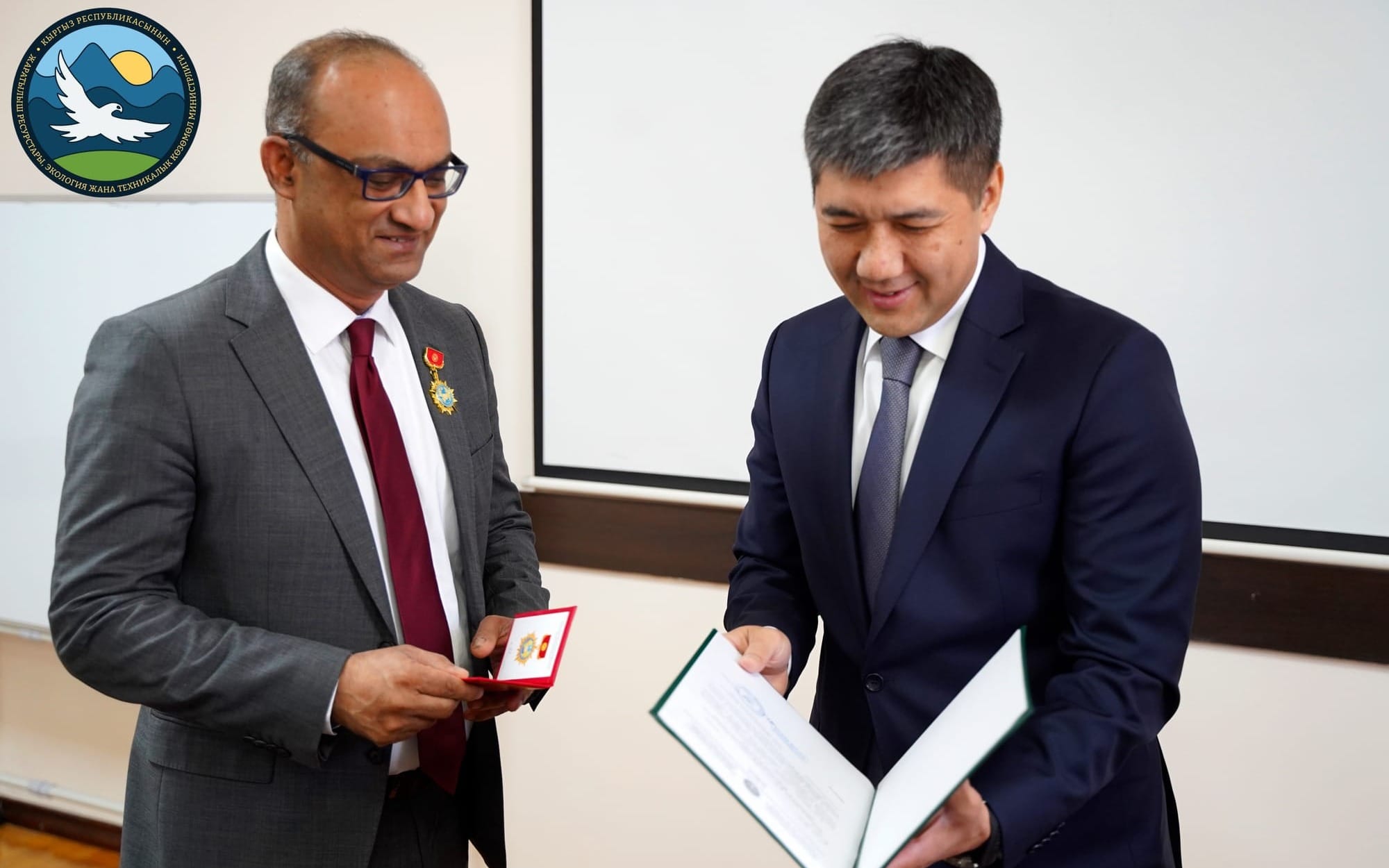 Глава Всемирного банка в КР награжден медалью Минприроды