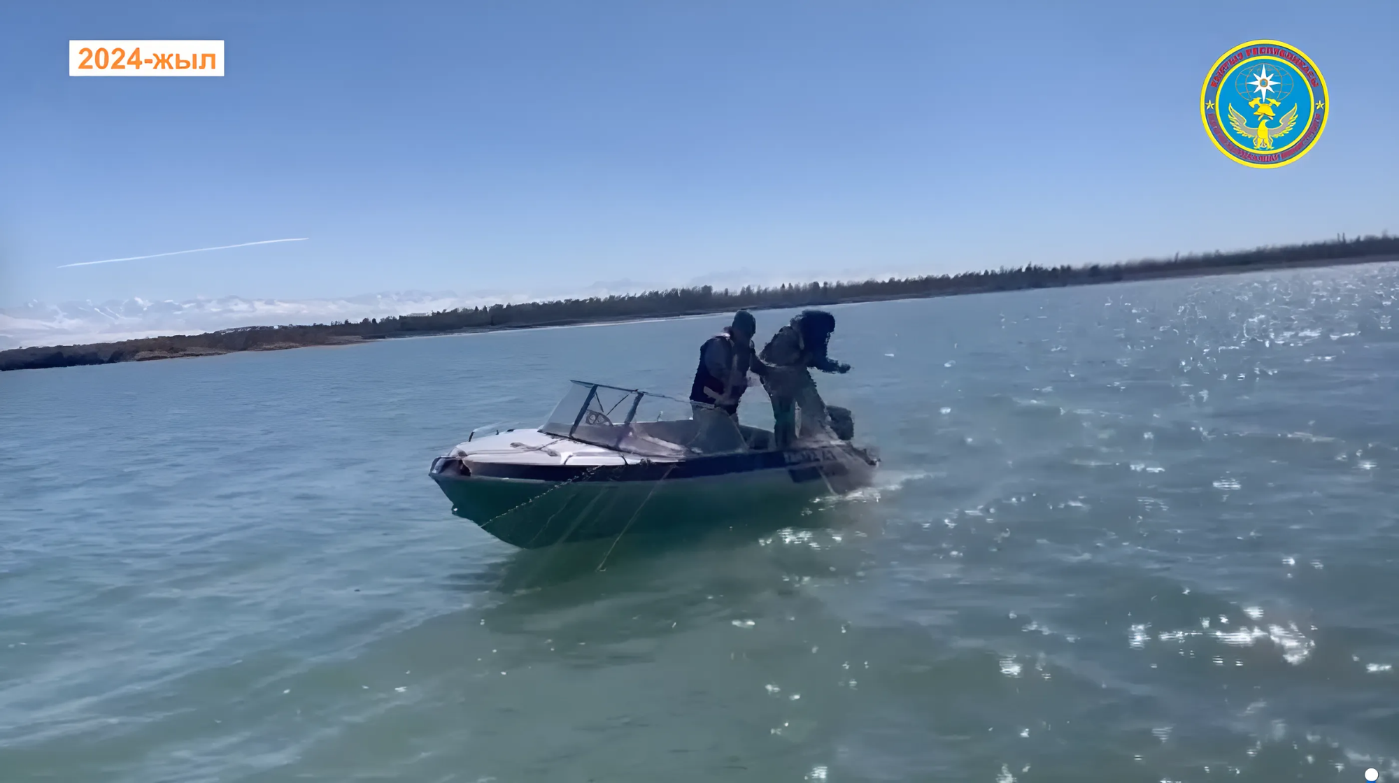 Водолазы начали очистку Иссык-Куля от мусора – за день извлекли 4100 метров сетей