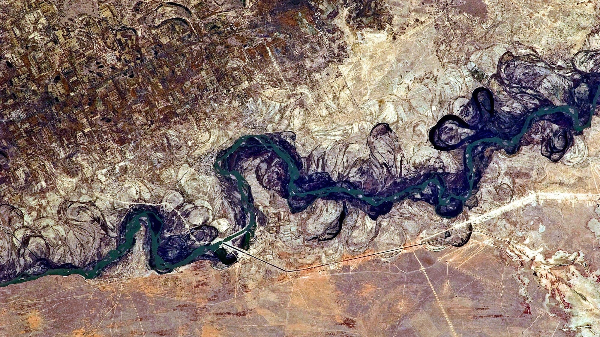 Узбекистан запретит добычу сырья в русле Сырдарьи