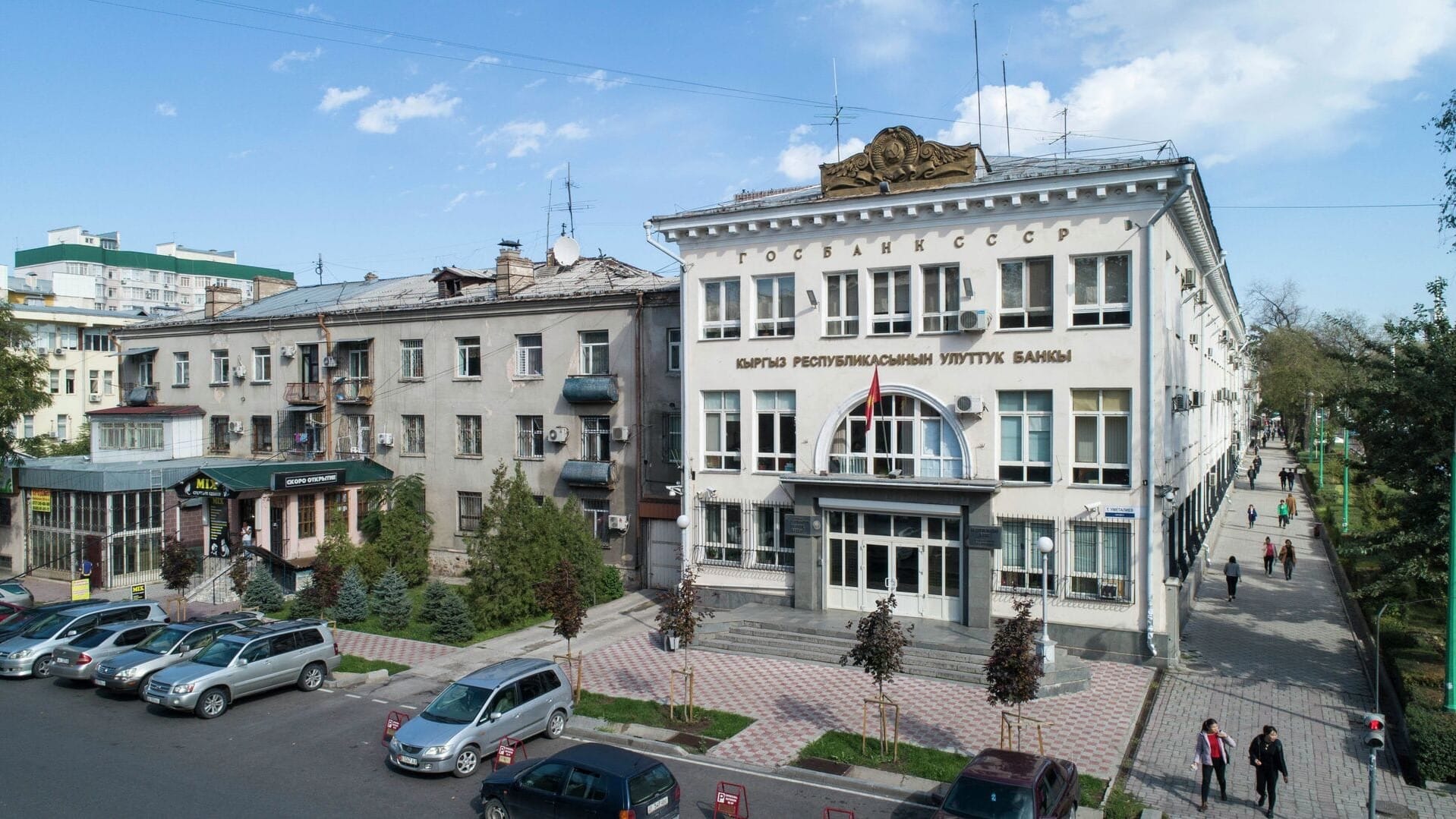 Нацбанк приостановил лицензию обменки в аэропорту Оша