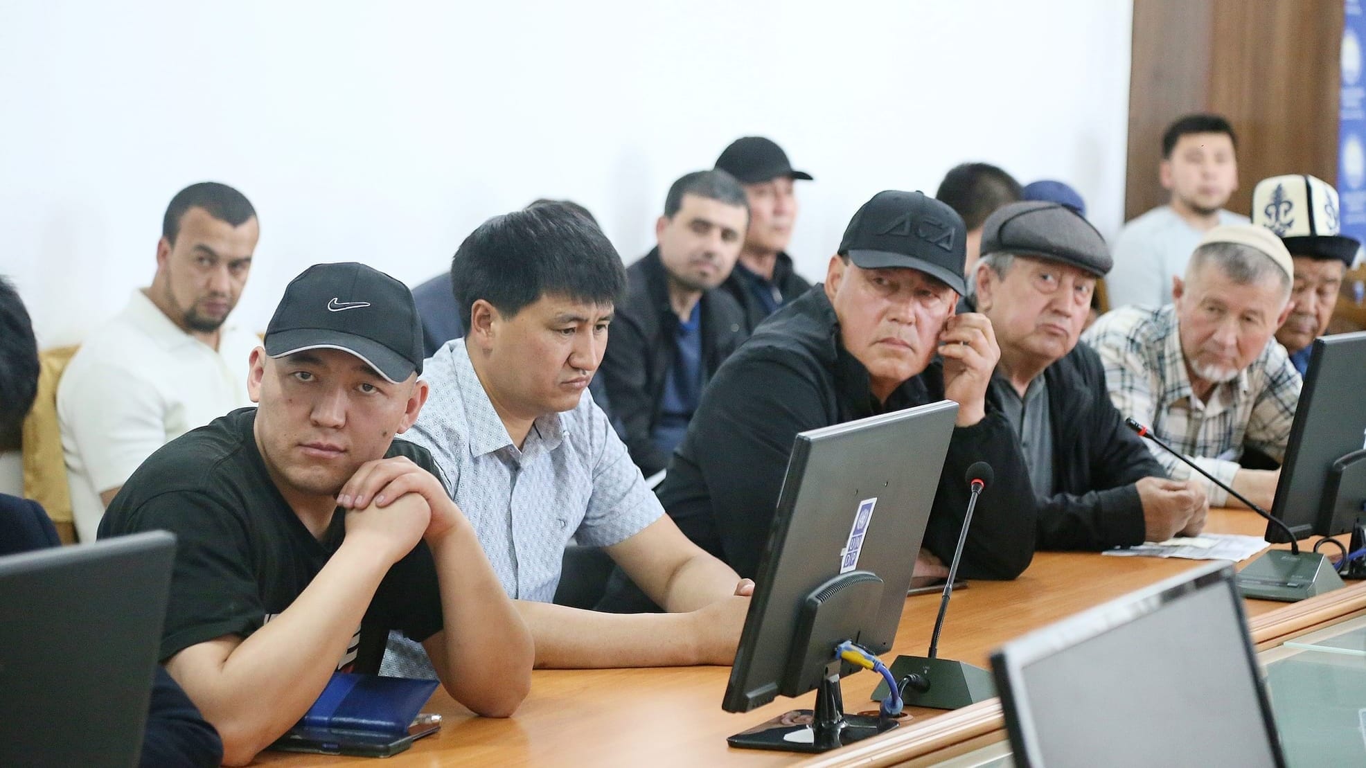 С руководителями рынков и предпринимателями Оша обсудили отмену патентов для торговли