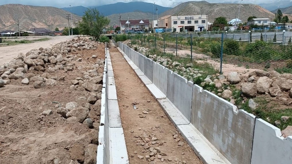 В Чолпон-Ате построили селепропускные каналы