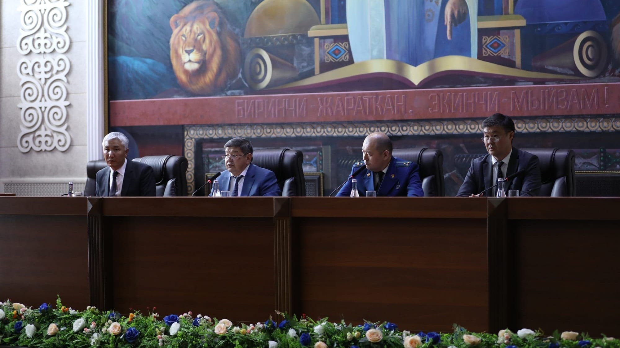 Акылбек Жапаров представил нового генпрокурора сотрудникам ведомства