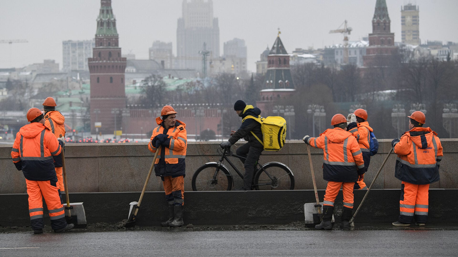 В 2023 году большинство мигрантов в Россию приехали из Таджикистана и Кыргызстана