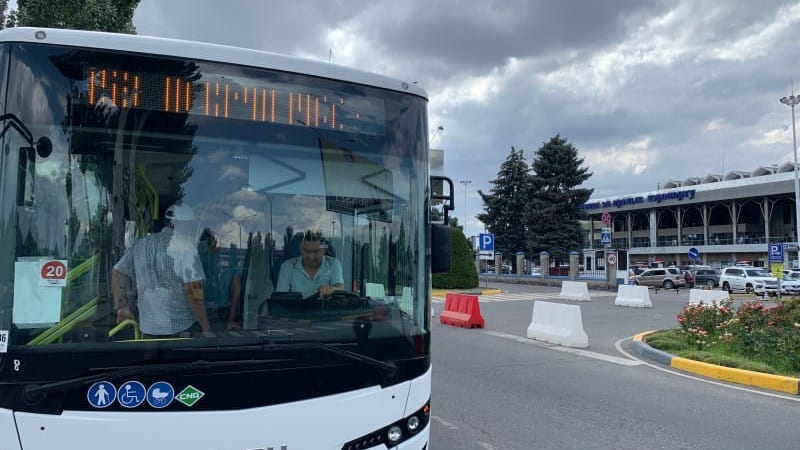 В столичных экспресс-автобусах №153 разрешены стоячие места – мэрия