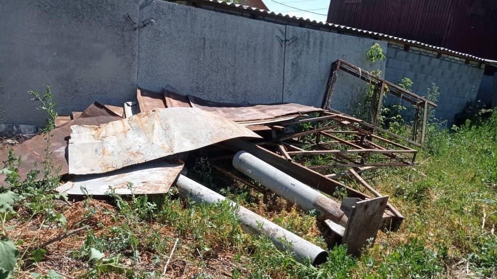 Госстрой снес незаконные объекты вдоль двух автотрасс в Чуйской области