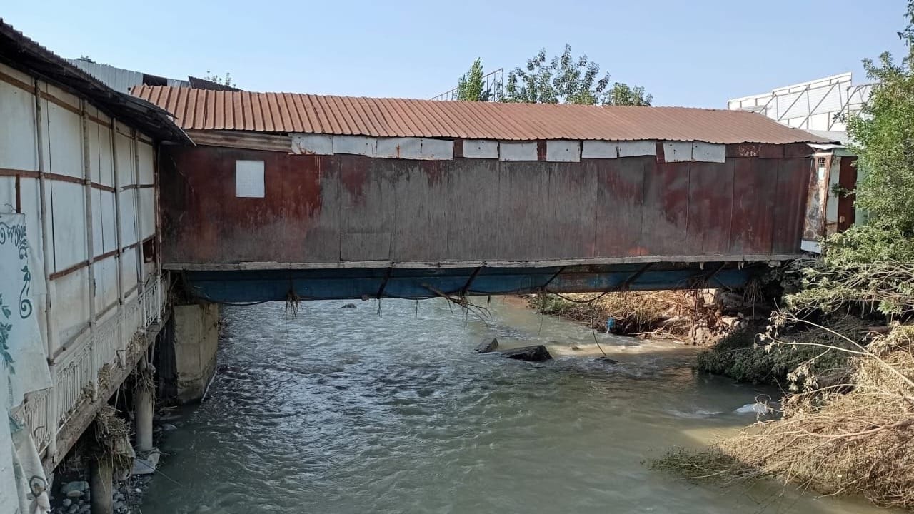 Чиновников Оша привлекут к ответственности за незаконное строительство на реке Ак-Буура