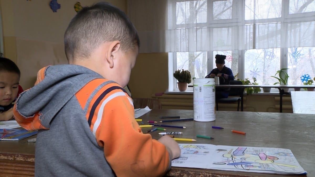 По достижении совершеннолетия дети-сироты в КР получат по 500 тысяч сомов – Минсоцтруда