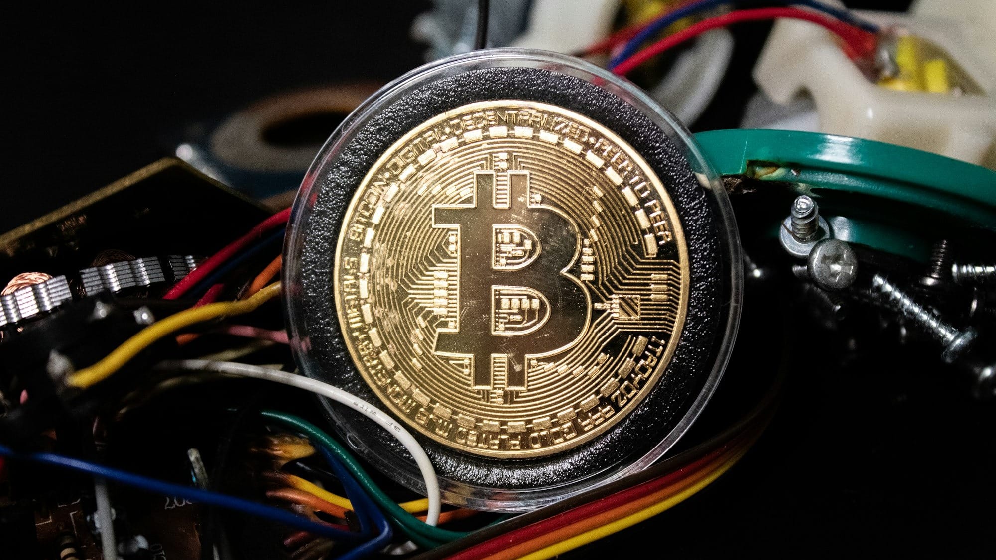 Россия легализовала майнинг, а также расчеты и биржевые торги криптовалютой