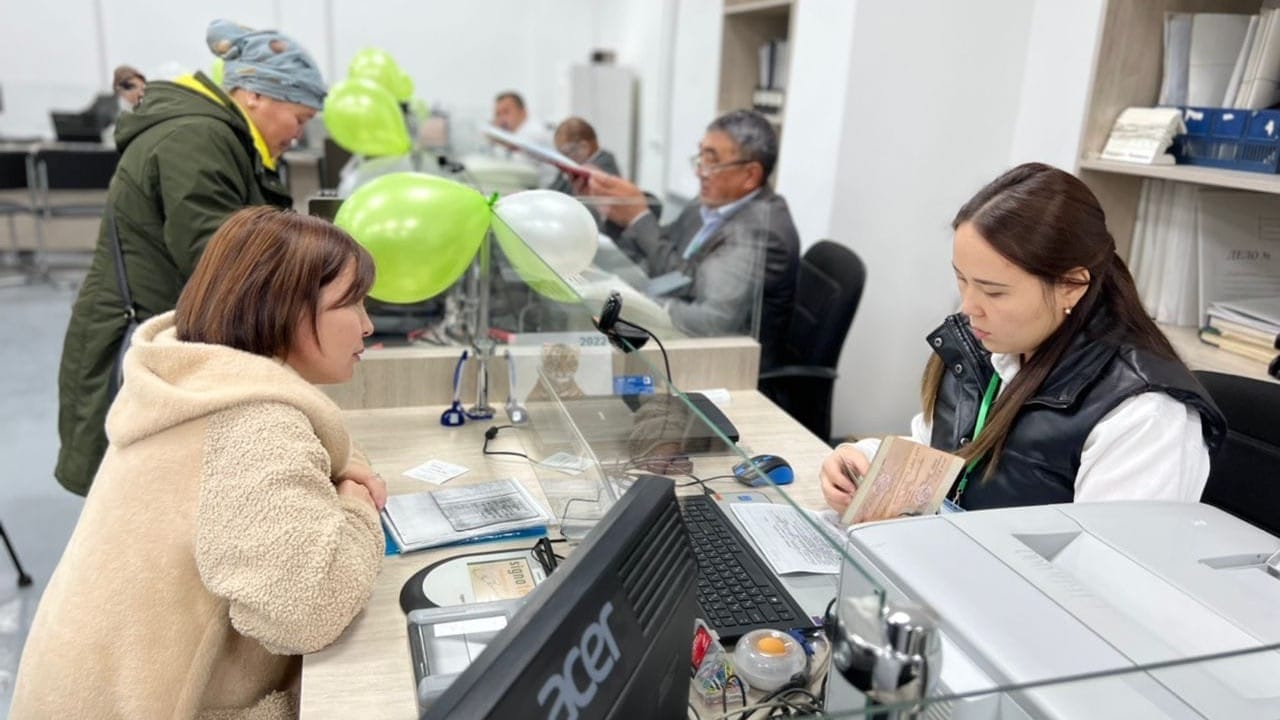 Лучшим работникам ЦОН по оценке граждан будут выдавать премии – Минцифры