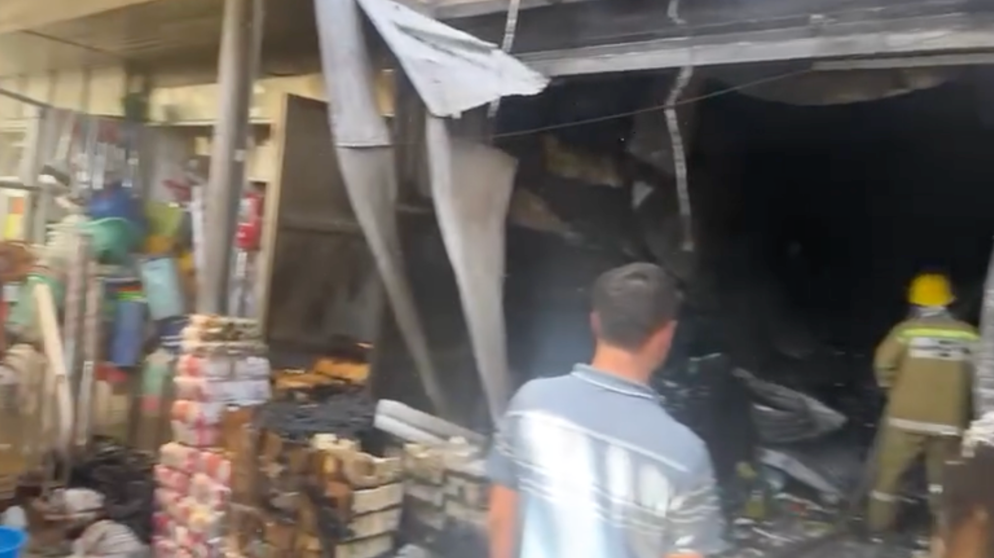 В городе Раззаков сгорела часть рынка – погиб подросток