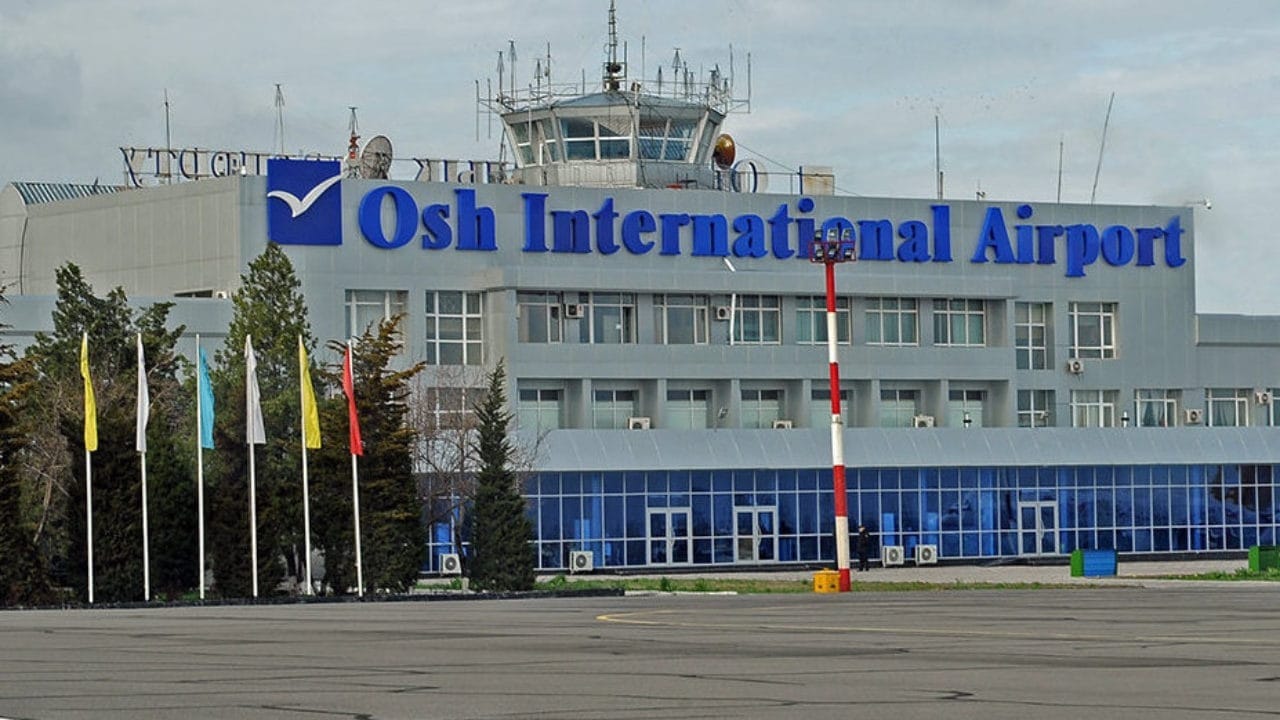 Пять кыргызстанцев незаконно обменивали валюту в аэропорту Оша и на КПП «Достук»