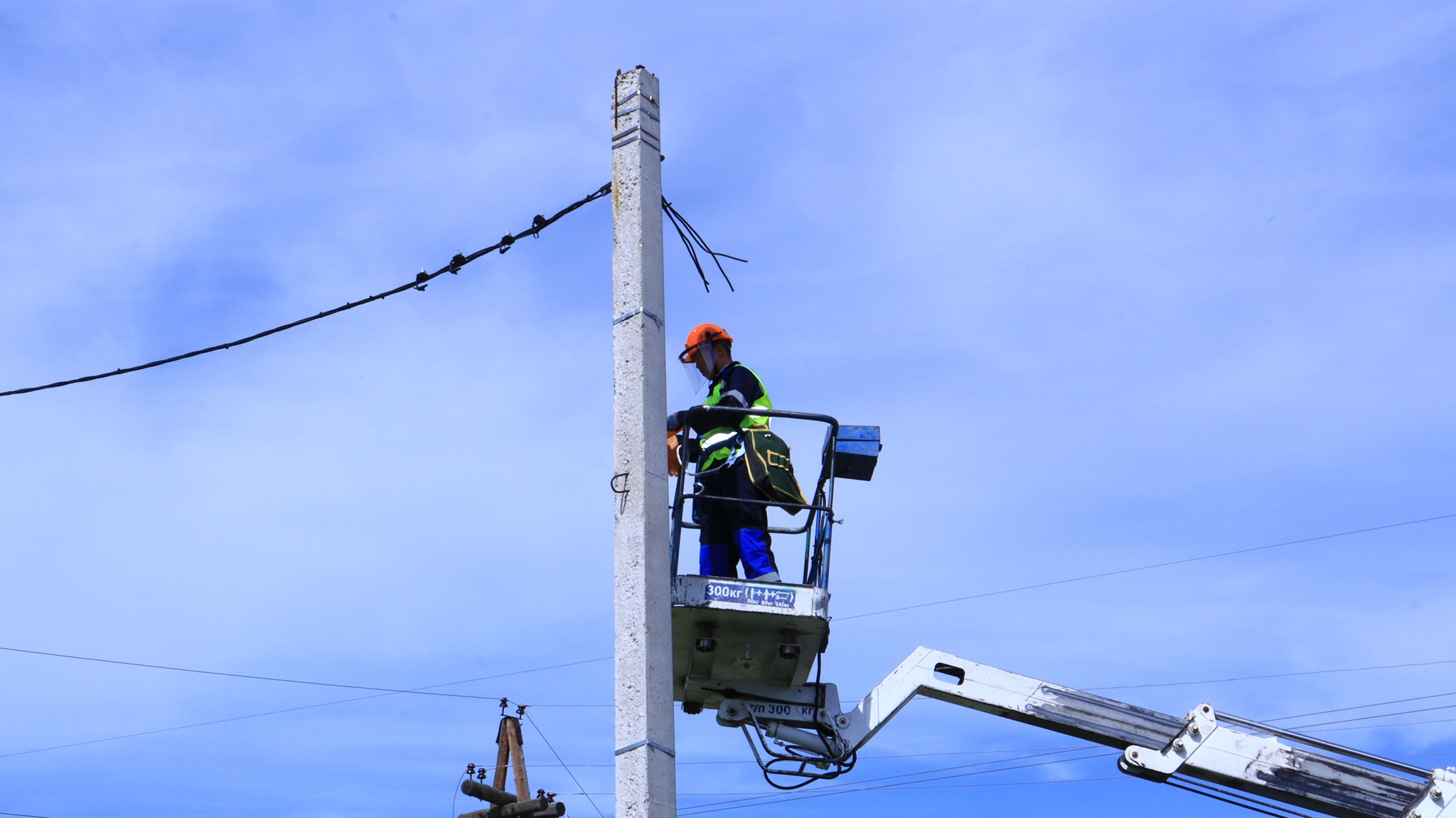 Энергетики Джалал-Абада отчитались о подготовке сетей к предстоящей зиме