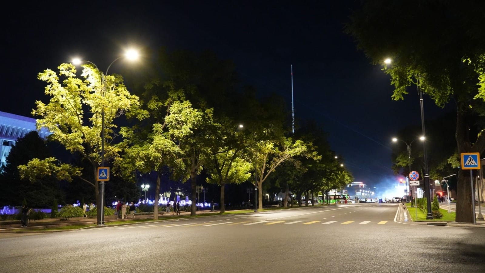 На столичном проспекте Чуй кабели спрятали под землю и установили новое освещение