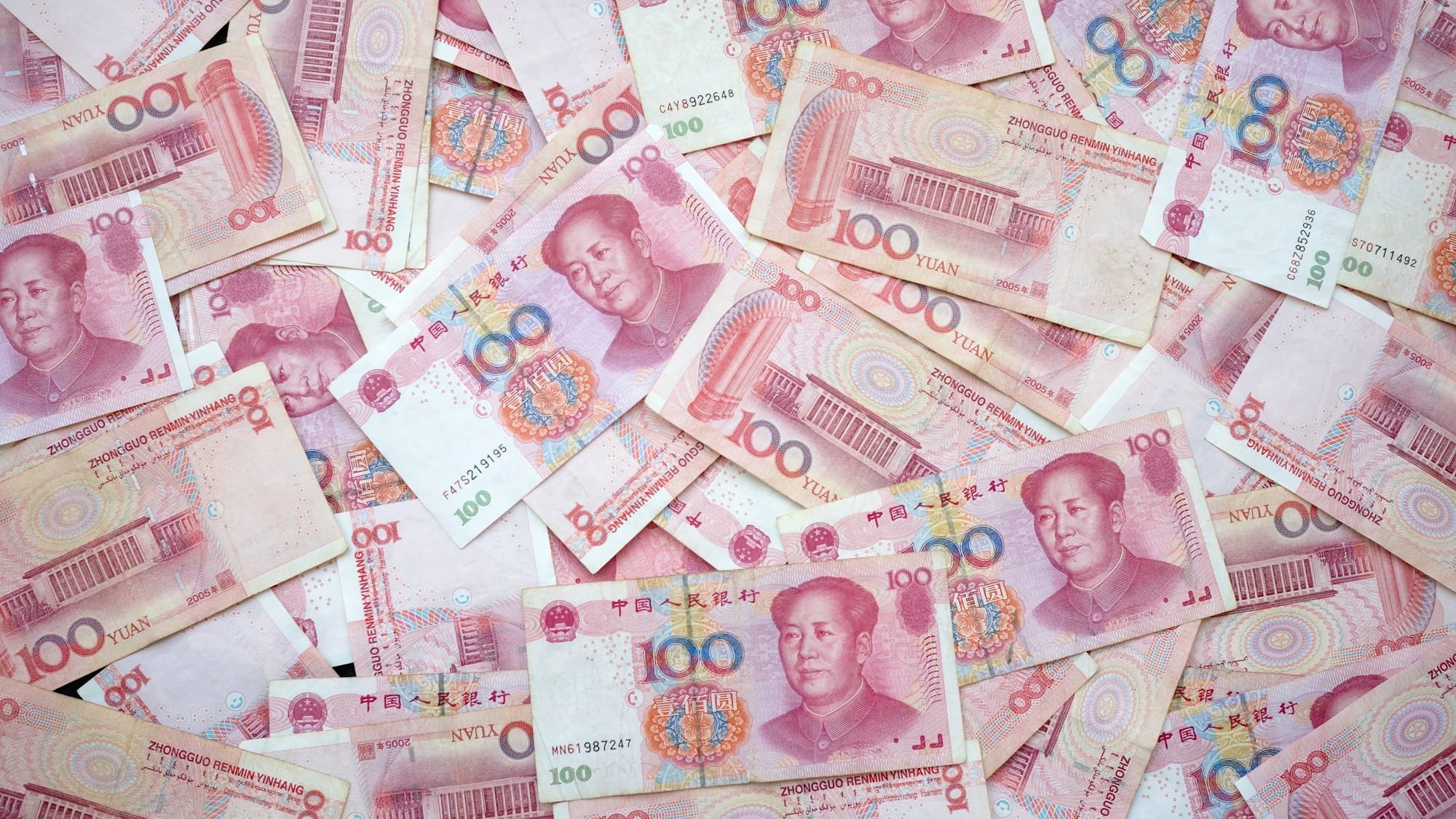 Юань подорожал, остальные валюты просели к сому – курс НБ КР на выходные