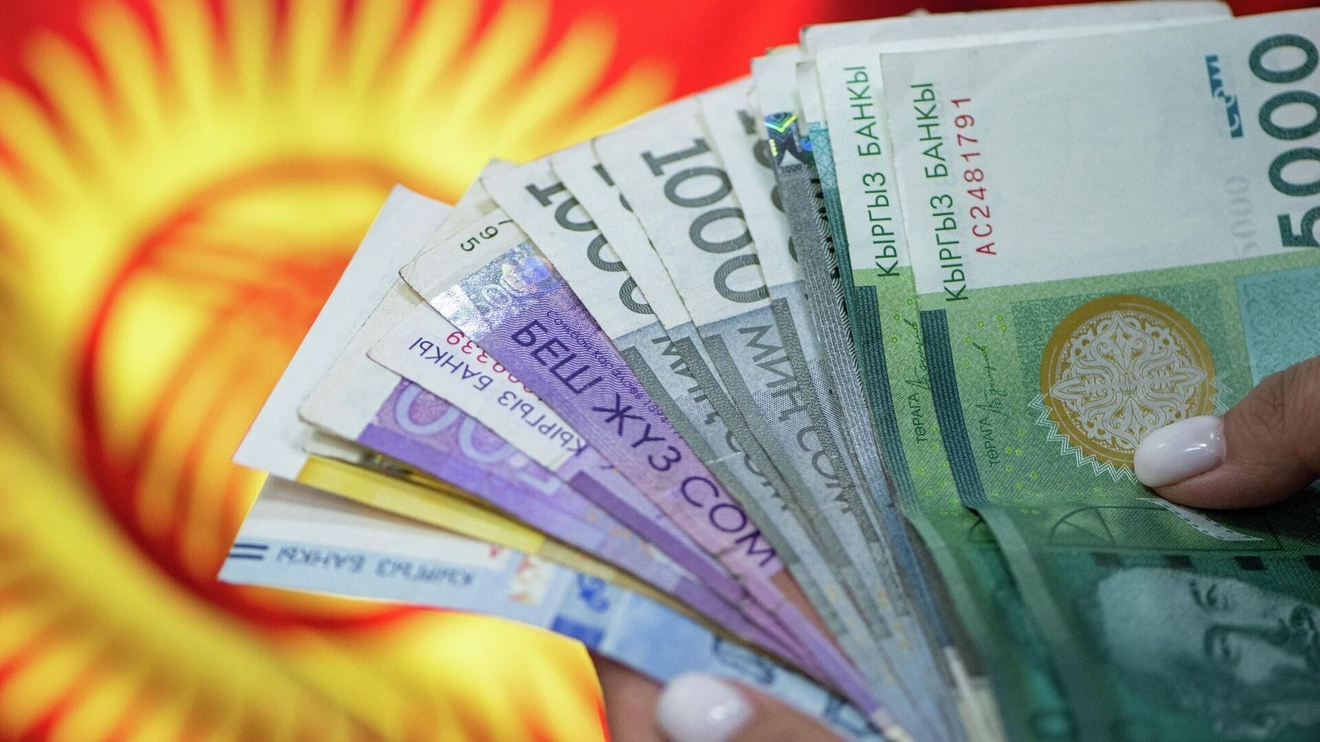 С сегодняшнего дня минимальная пенсия в КР составит 6.9 тысячи сомов