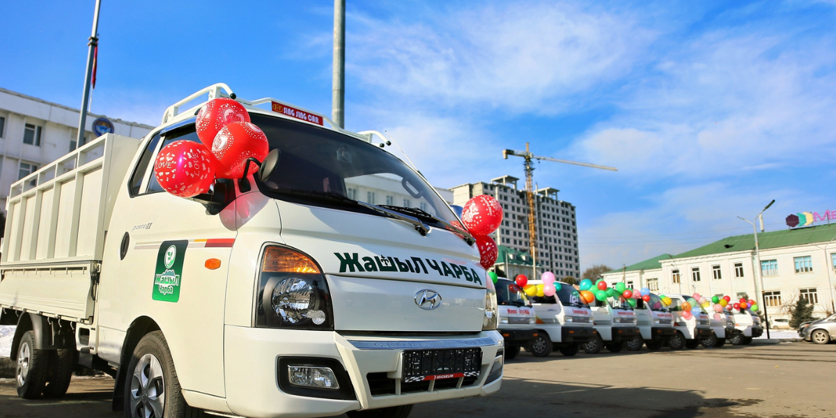 В Оше для нужд города передали новую спецтехнику – фото