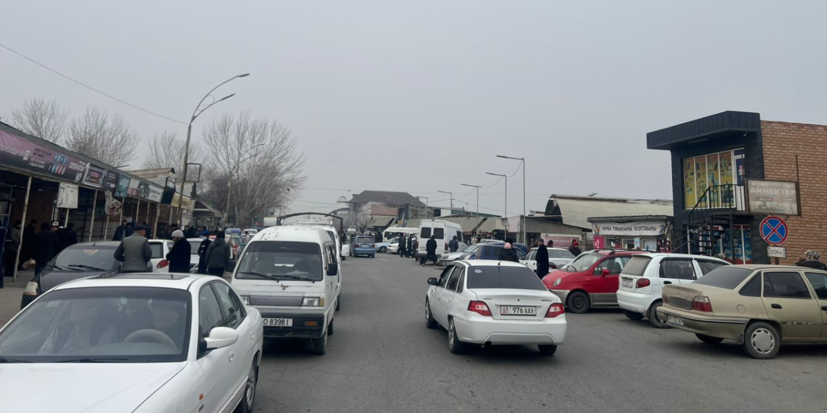 «Торговому базару» в Кадамжае выделили землю под парковку – администрация рынка игнорирует требование