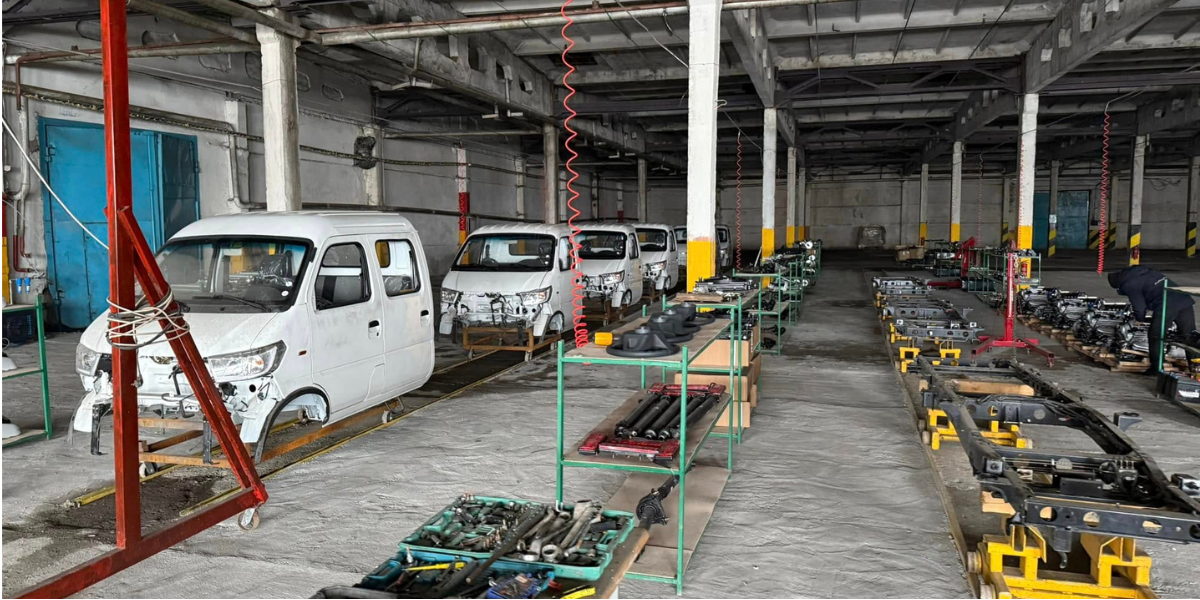 В Ошской области открыли завод по сборке легких китайских грузовиков – ФОТО