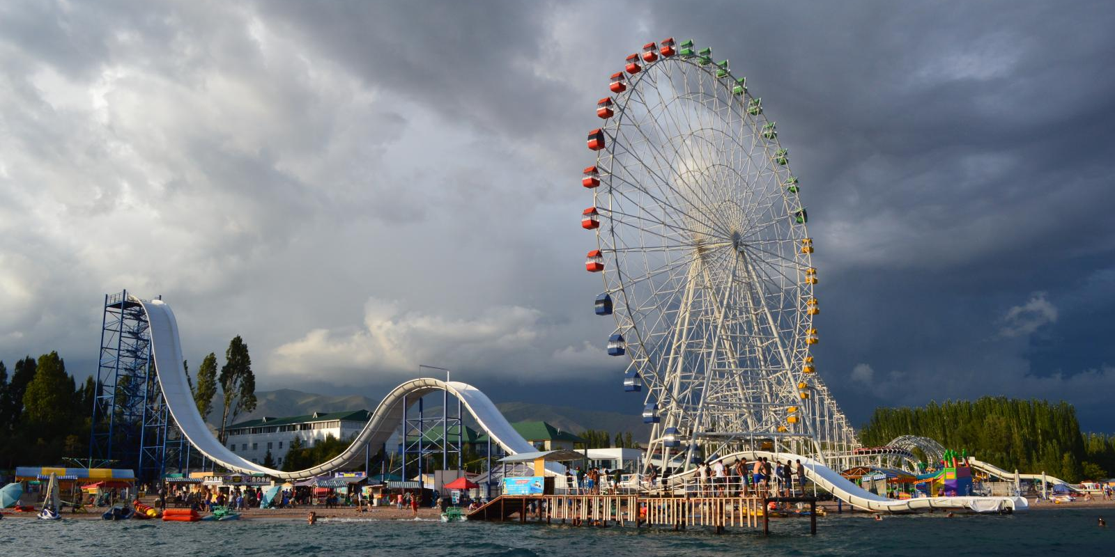Пляж пансионата «Золотые пески» в селе Бостери
