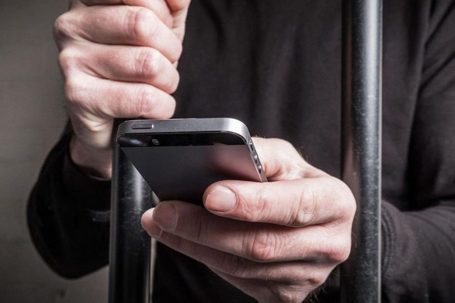 Почему в тюрьмах изымают мобильные телефоны, объяснил Садыр Жапарова