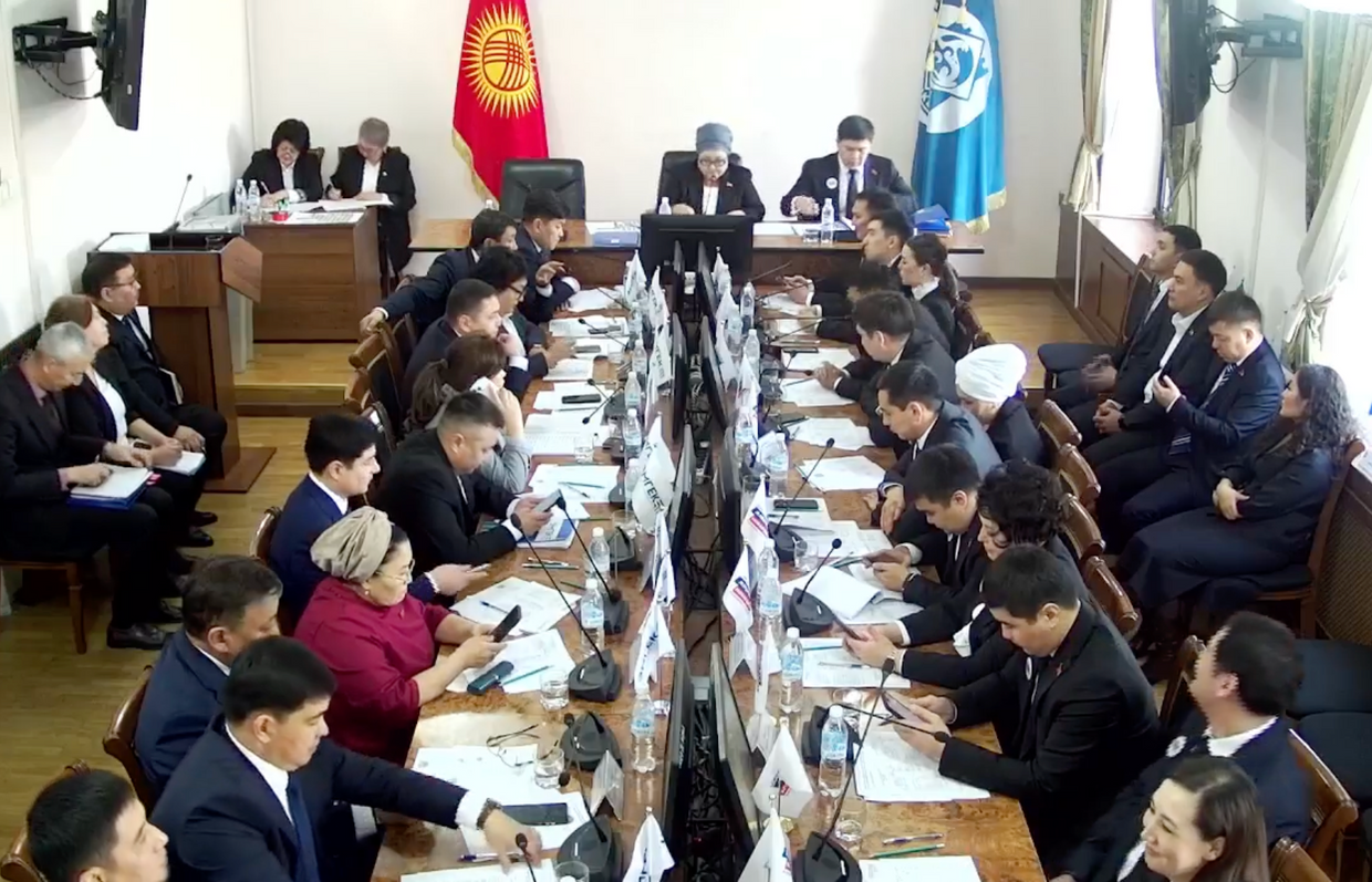 В Бишкекском городском кенеше состоялось первое заседание нового созыва
