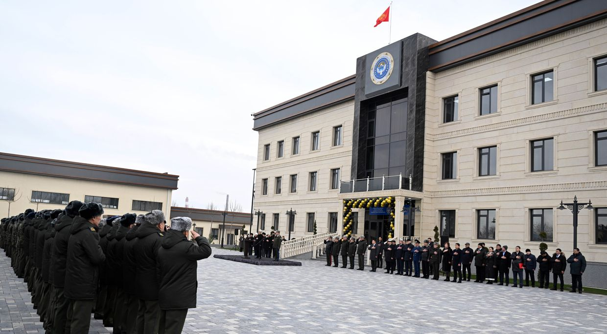 Жапаров и Ташиев открыли новое здание управления ГКНБ по Чуйской области – фото