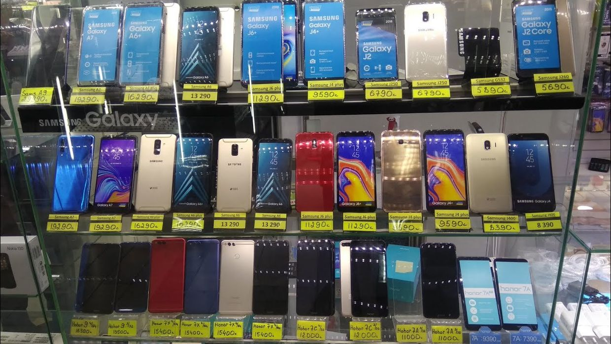 Контрабанда телефонов на 100 млн сомов: ГКНБ — об обысках в ЦУМе и других ТЦ