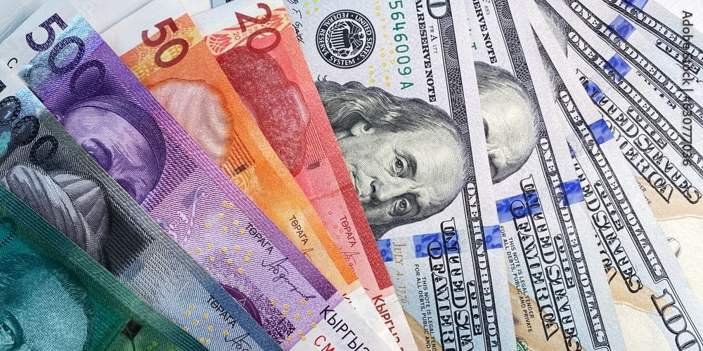 Сколько стоят доллар, евро и рубль 31 марта — обменный курс в Бишкеке