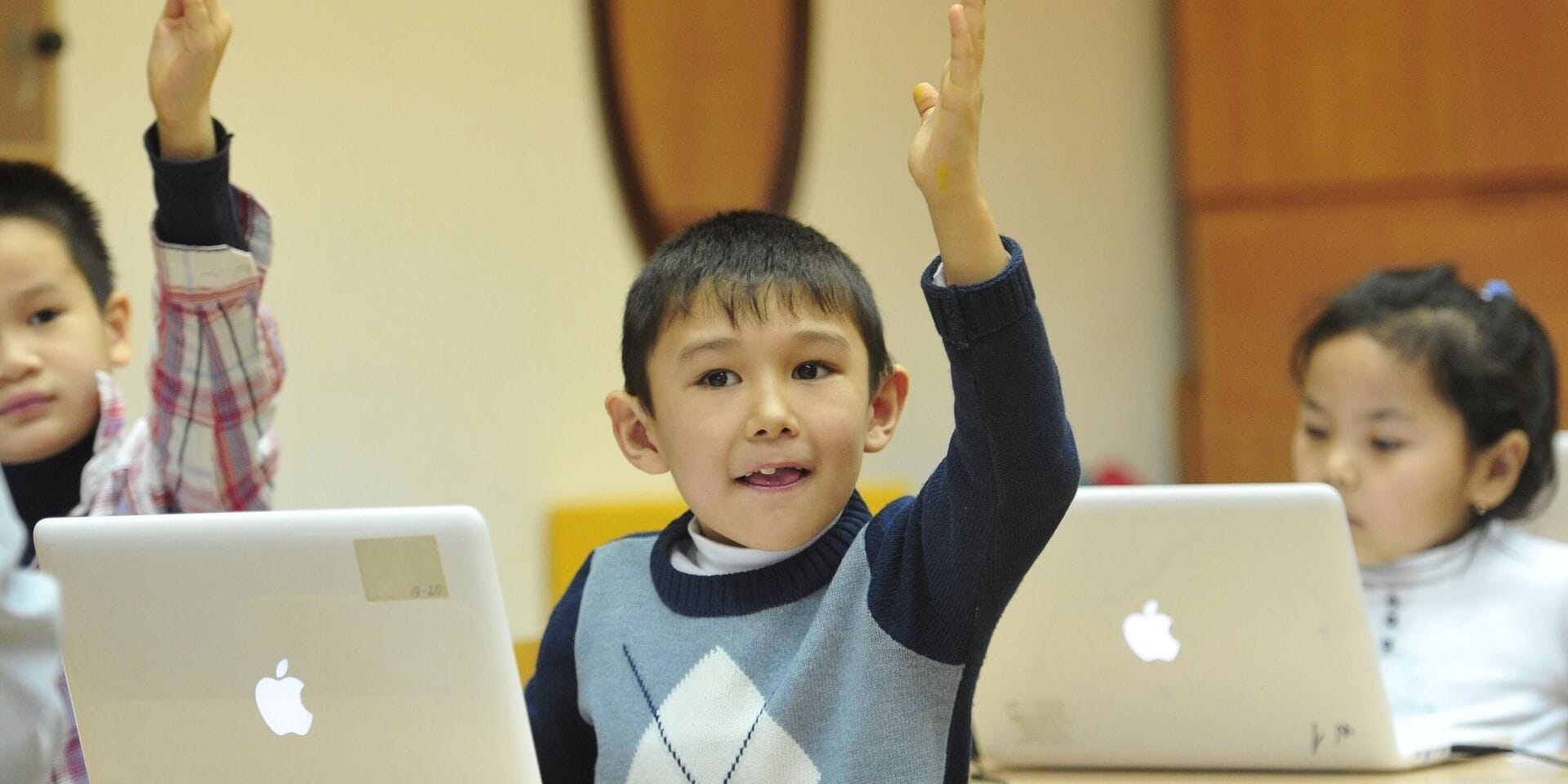 Кыргызстанцев в России предупредили о новых правилах зачисления детей в школы