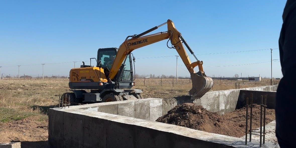 В Бишкеке снесли незаконные постройки на сельхозземлях в микрорайоне Кок-Жар