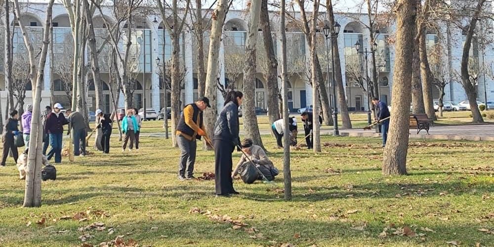 В Бишкеке на первом весеннем субботнике собрали более 350 тонн мусора