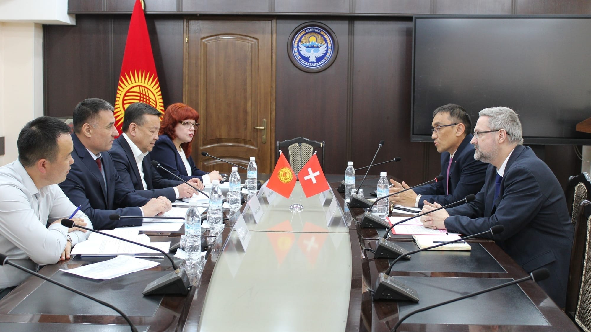 Кыргызстан предложил Швейцарии ускорить соглашение об автоперевозках