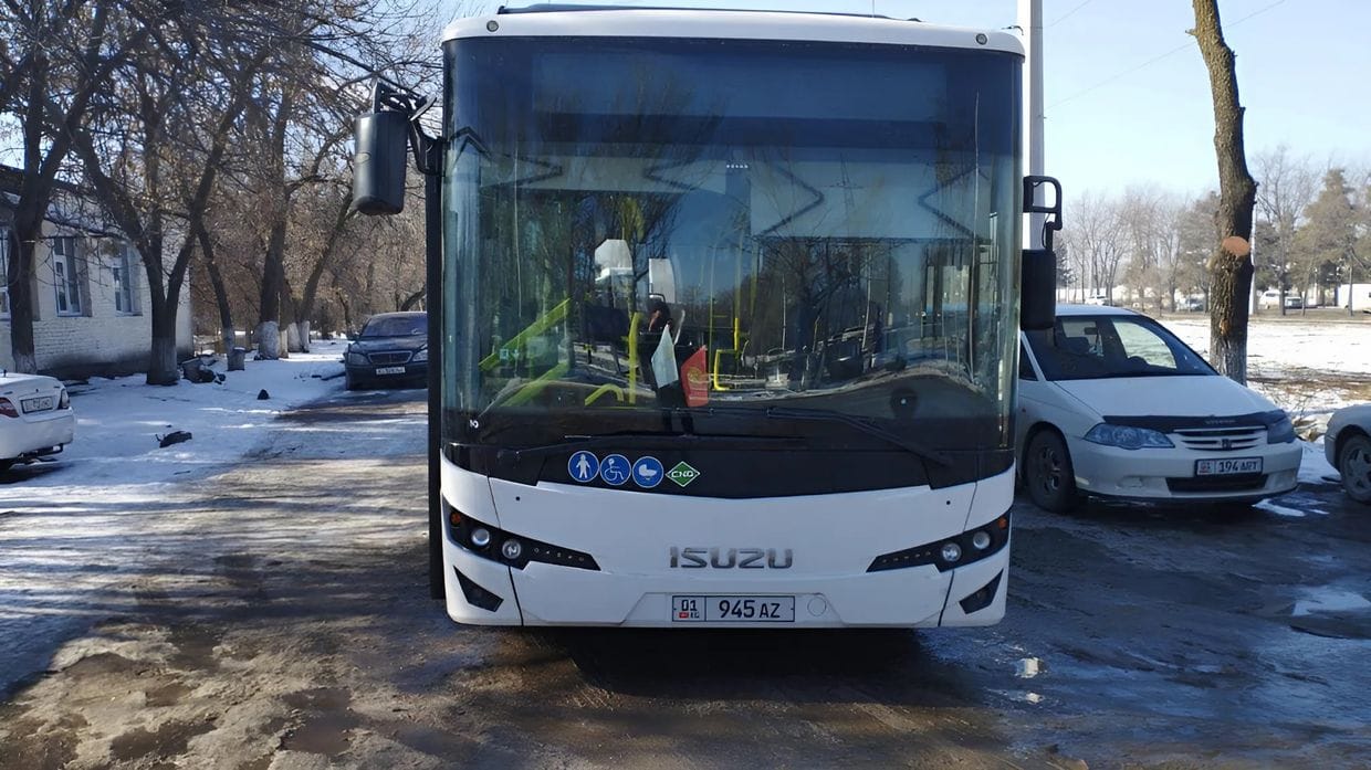 В Бишкек прибыли еще 43 новых 12-метровых автобусов ISUZU
