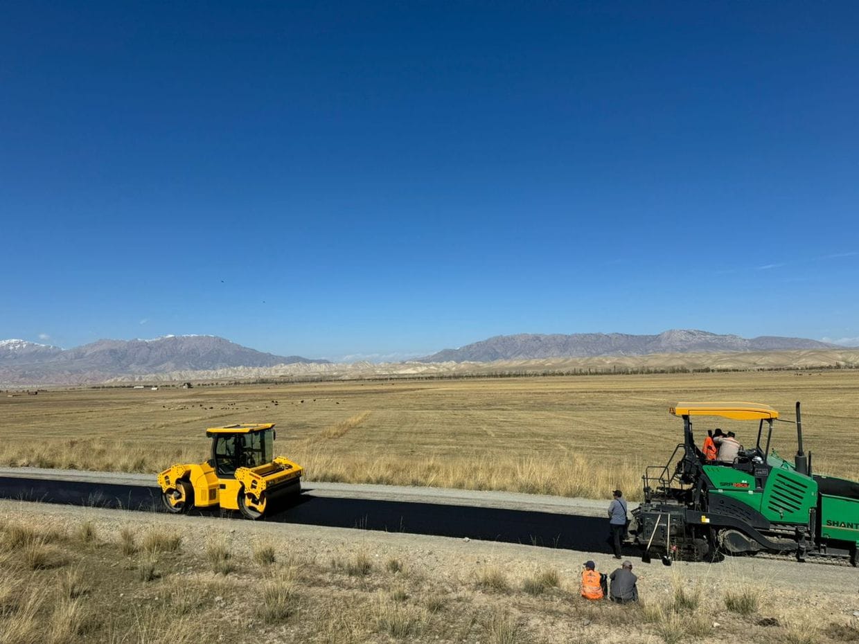 В Нарыне завершили асфальтирование участка автодороги Ат-Башы – Кында – Торугарт