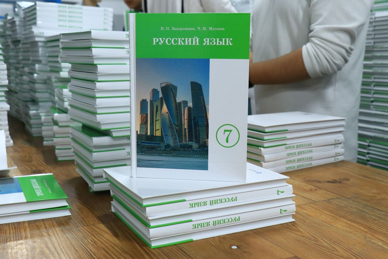 В Кыргызстане выпустили 285 тысяч новых учебников для школ — Минобразования
