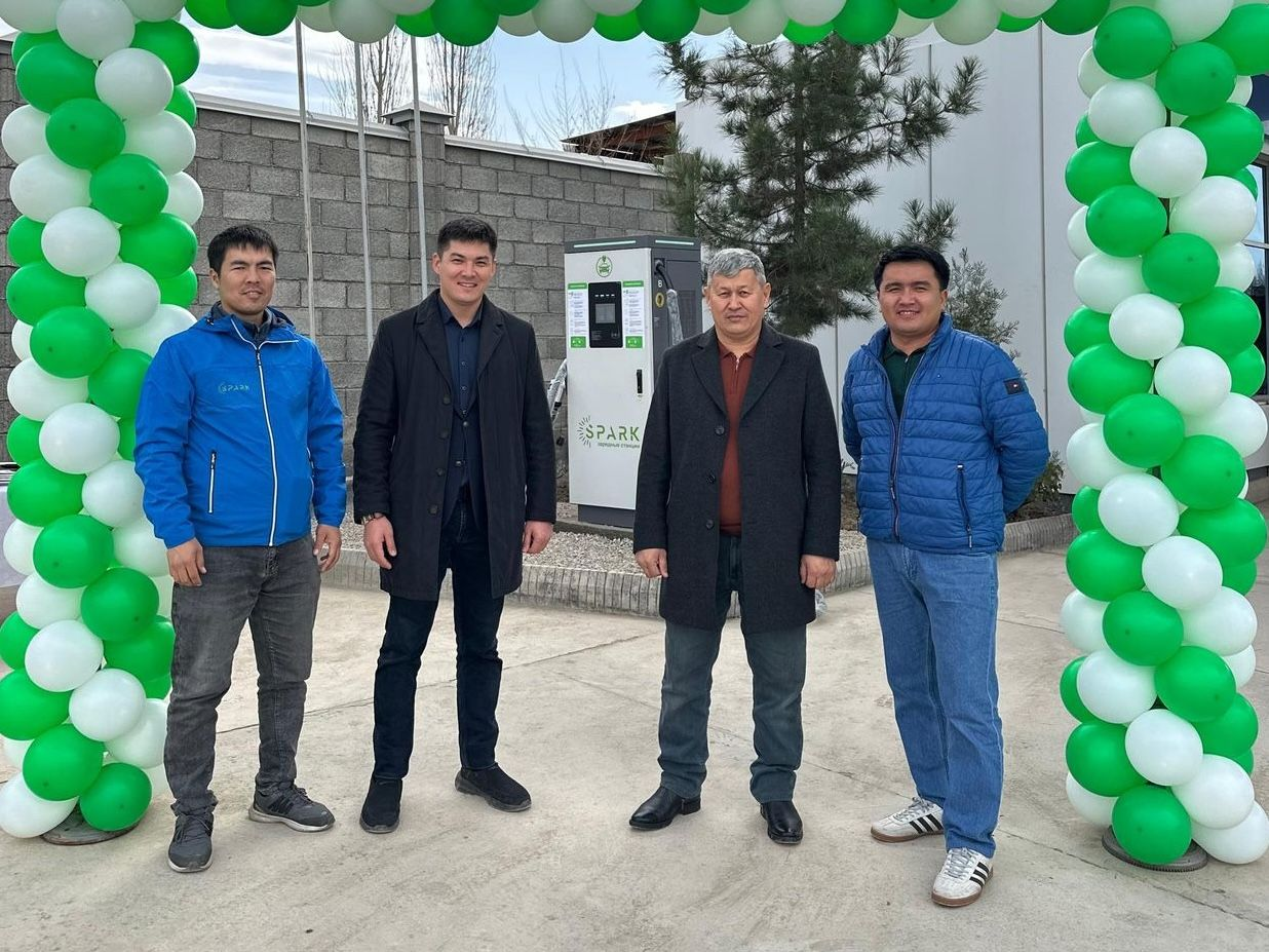 В Баткенской области открыли первую электрозарядную станцию
