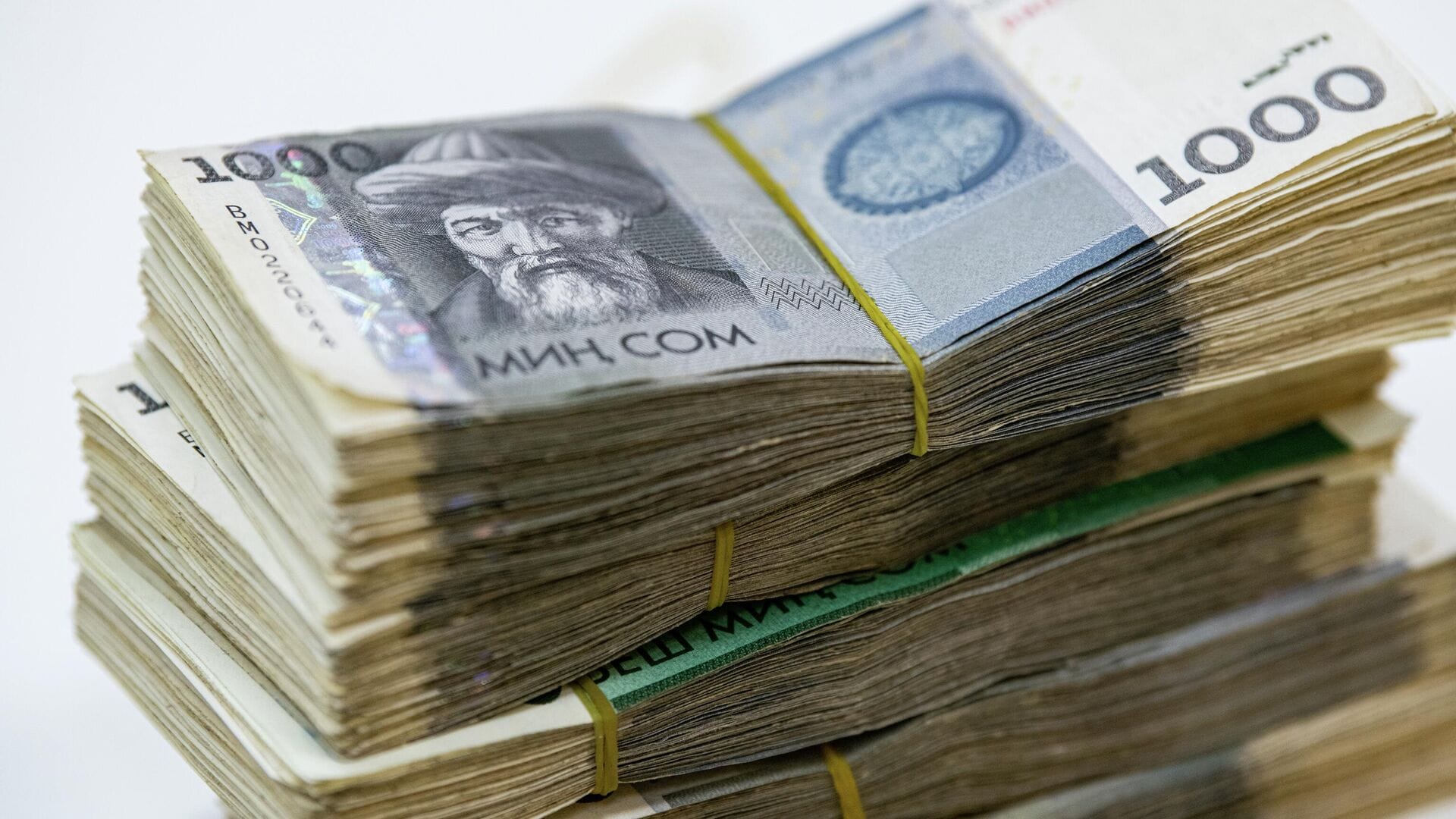 Налоговая служба перевыполнила план по сборам на 5.3 млрд сомов, несмотря на отмену ЭТТН