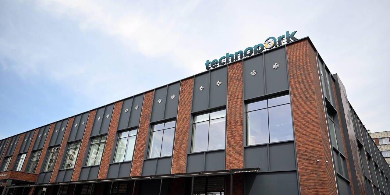 Садыр Жапаров открыл IT-хаб «Технопарк» в Бишкеке площадью 14 тысяч м²