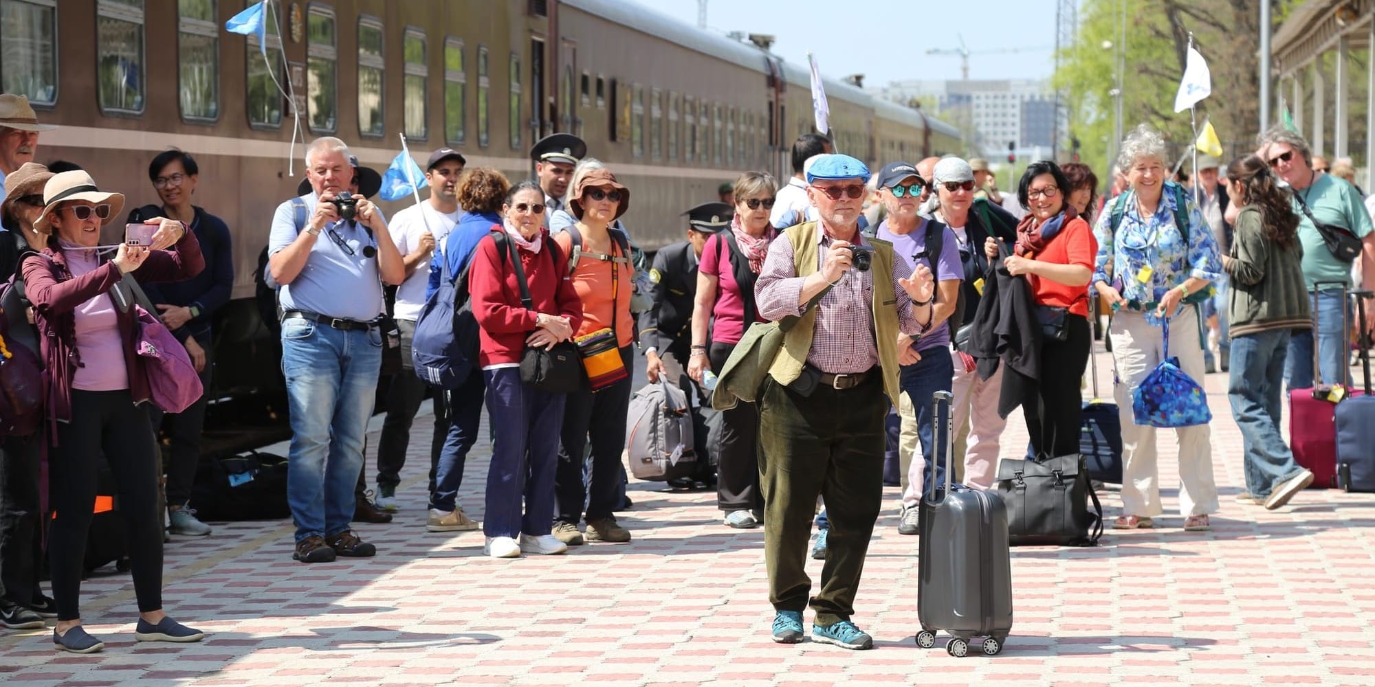 Первый в 2025 году туристический поезд с гостями из Европы прибыл в столицу КР