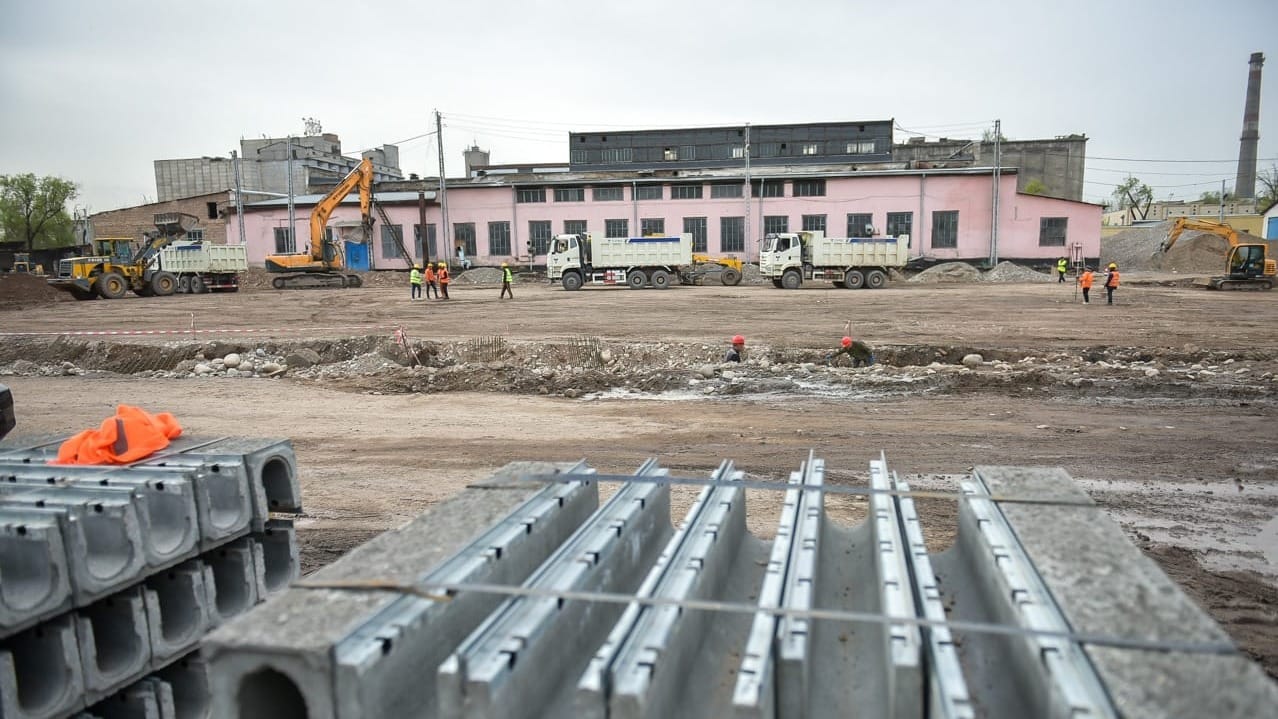 В Бишкеке готовят депо для электробусов: мэр поставил сроки